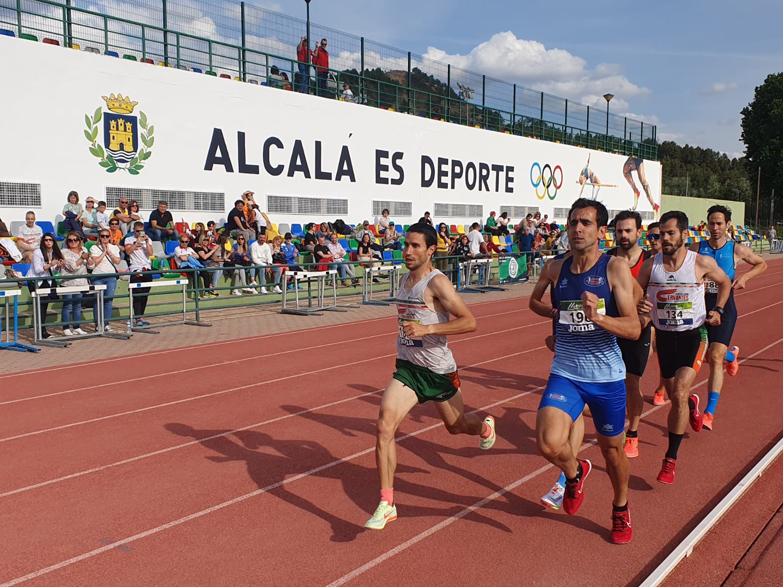 Trece metais para o atletismo galego máster en Alcalá