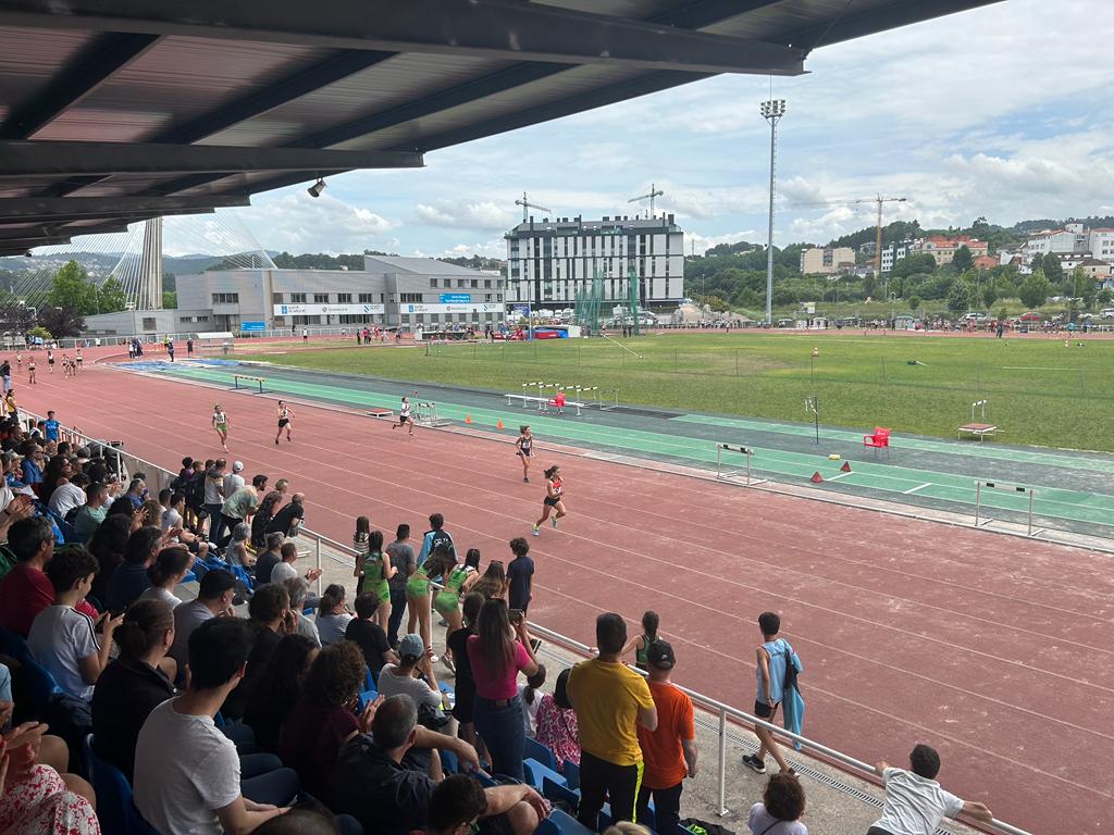 A base do atletismo galego ilusiona en Pontevedra.