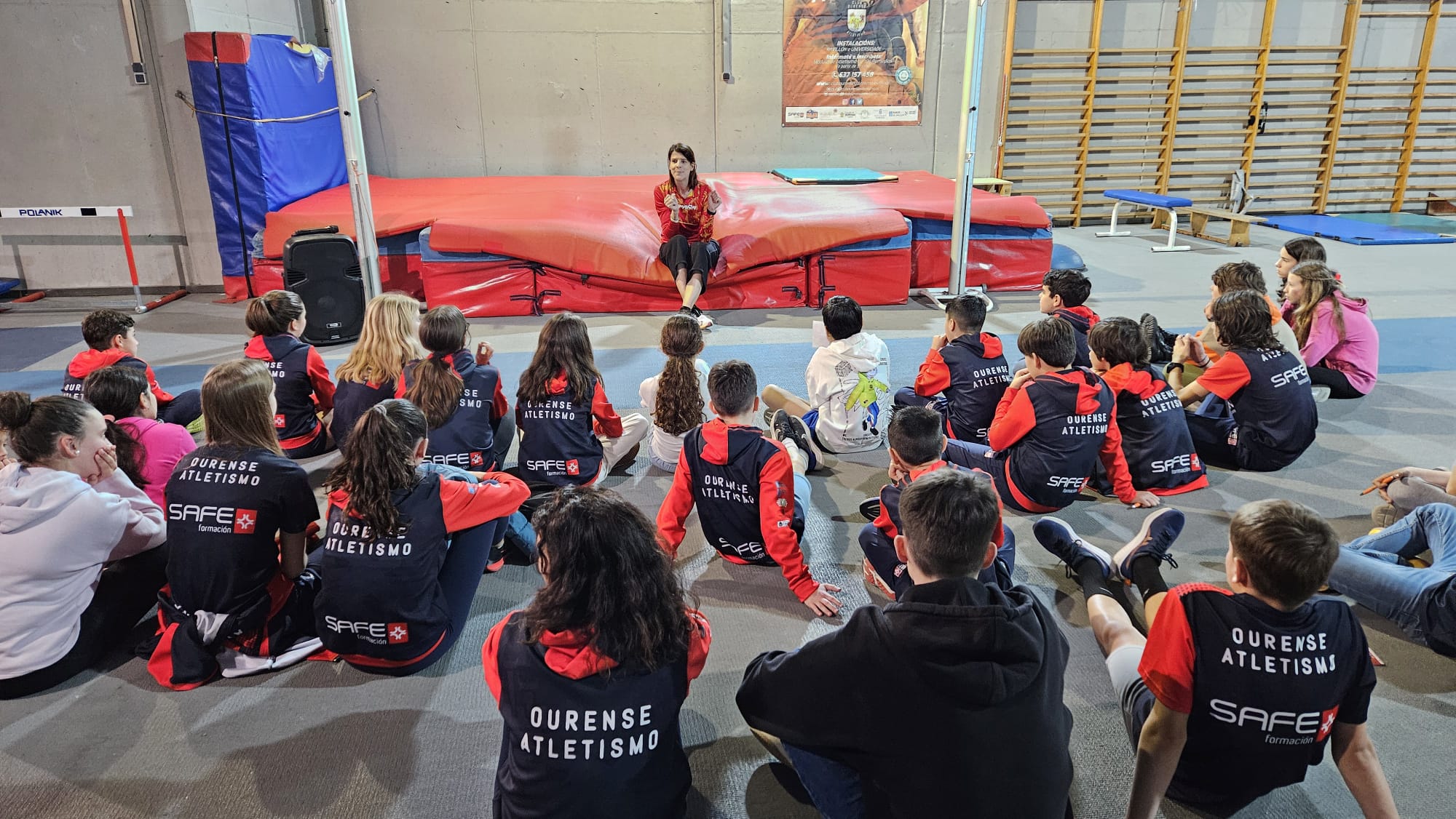A campioa olímpica Ruth Beitia visitou Ourense
